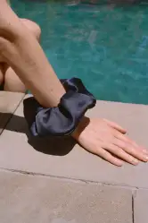 ELEGANT SCRUNCHIE(BLACK)