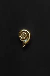 18K GOLD NAUTILUS PILL BOX