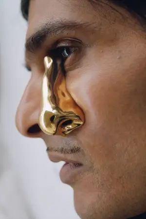 18K GOLD NOSE BROOCH